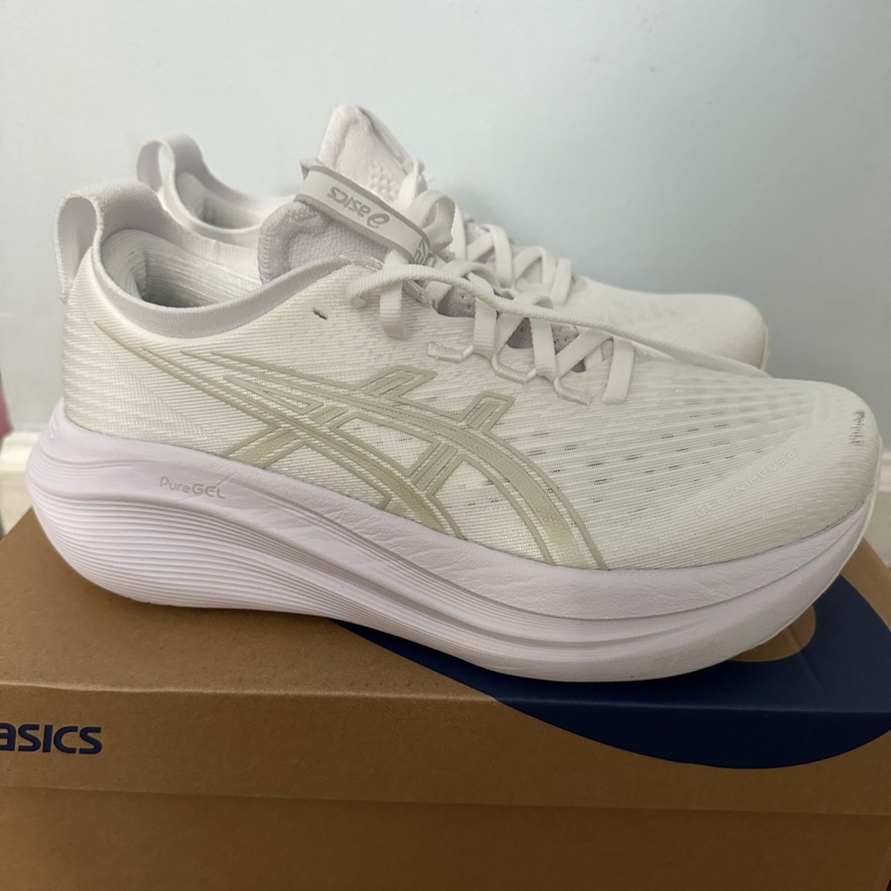 ASICS Gel-Nimbus 27 Size 7